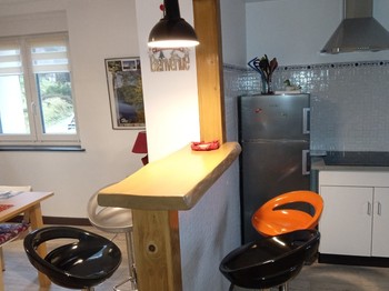 le bar séparant la cuisine de la salle à manger