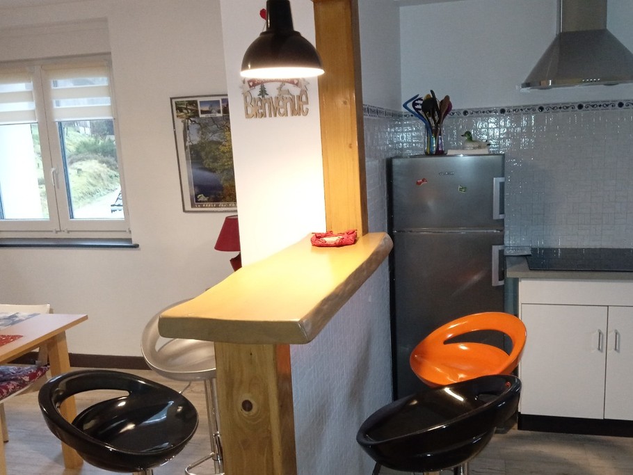 le bar séparant la cuisine de la salle à manger