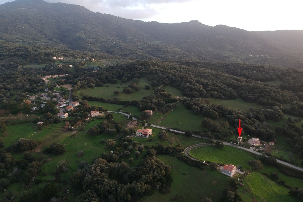 Vue du hameau de filitosa le gite est signalé en rouge