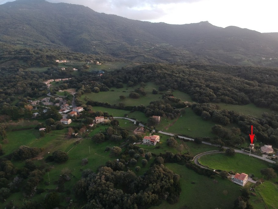 Vue du hameau de filitosa le gite est signalé en rouge