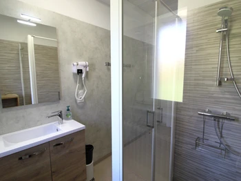 Salle d'eau - Appartement Jonquille - Gîtes Les Chantenées La Bresse