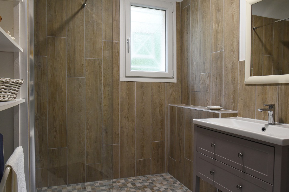 Salle d'eau avec douche italienne