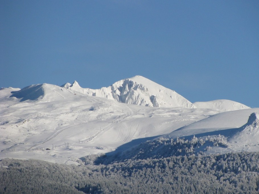MASSIF DU SANCY 1886 m. en hiver près de la maison