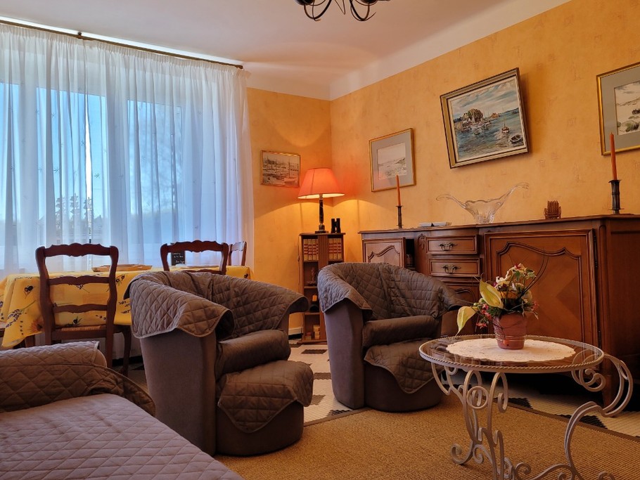 Location Clévacances, Loguivy-de-la-mer, Le Barbu, le salon - salle à manger au RDC