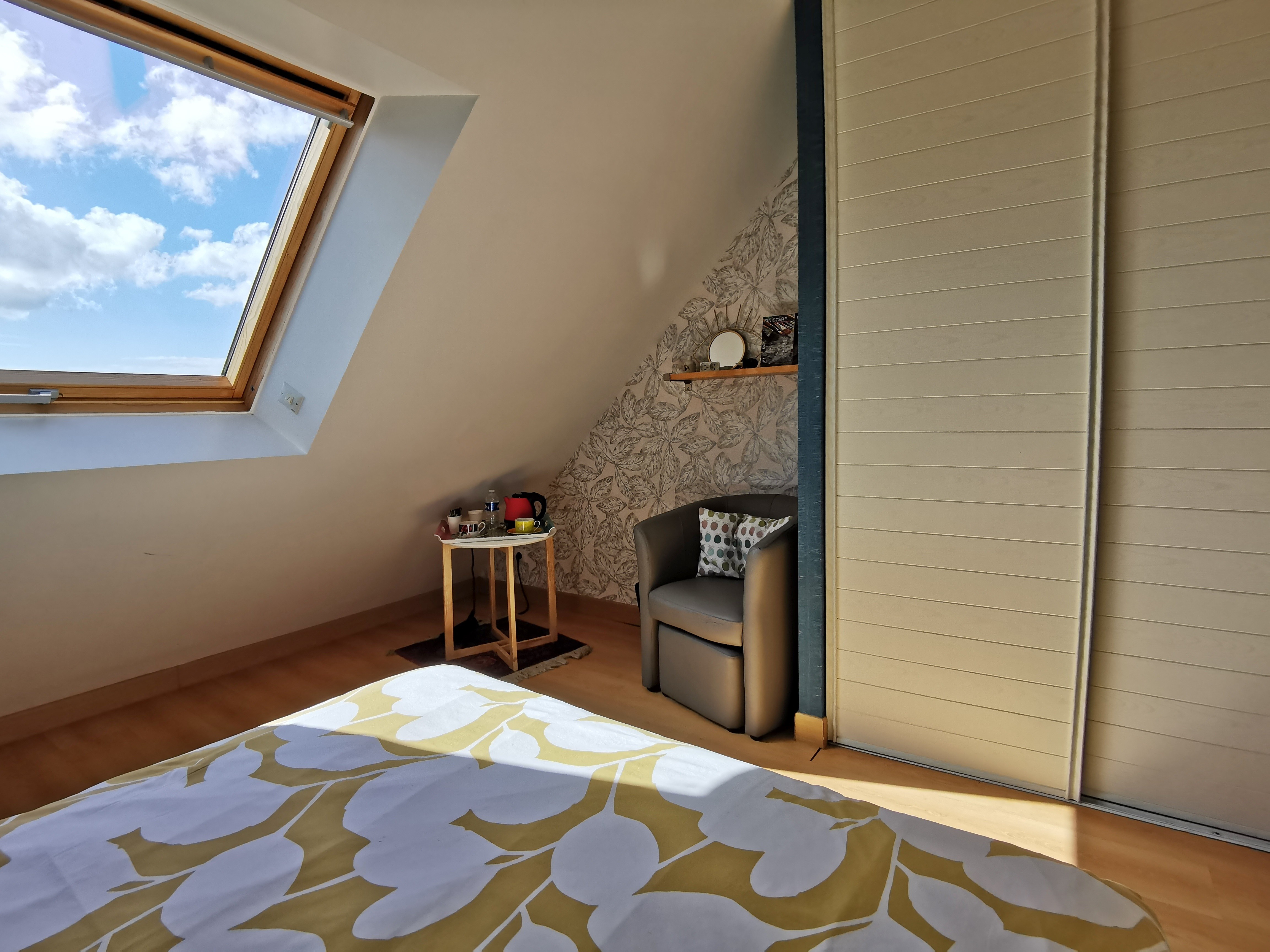 Chambre 2 avec placard penderie