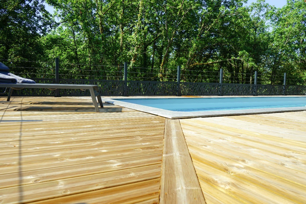Grande terrasse bois de 100m2 donnant sur la forêt
