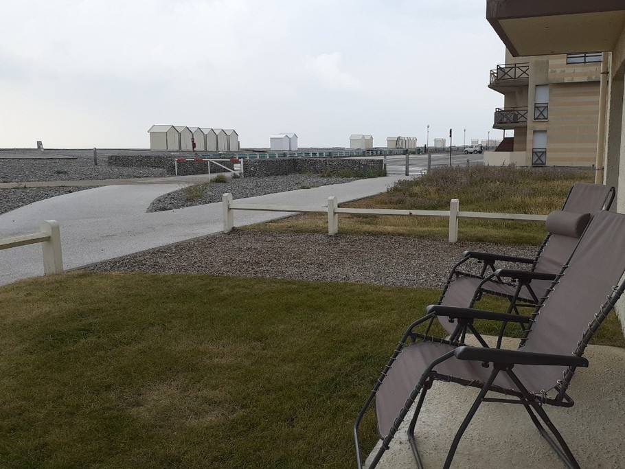 espace detente devant l'appartement