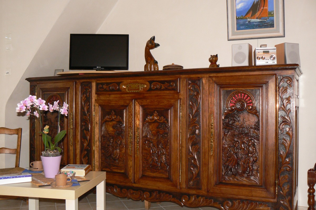 Buffet Breton signé avec écran plat micro chaine