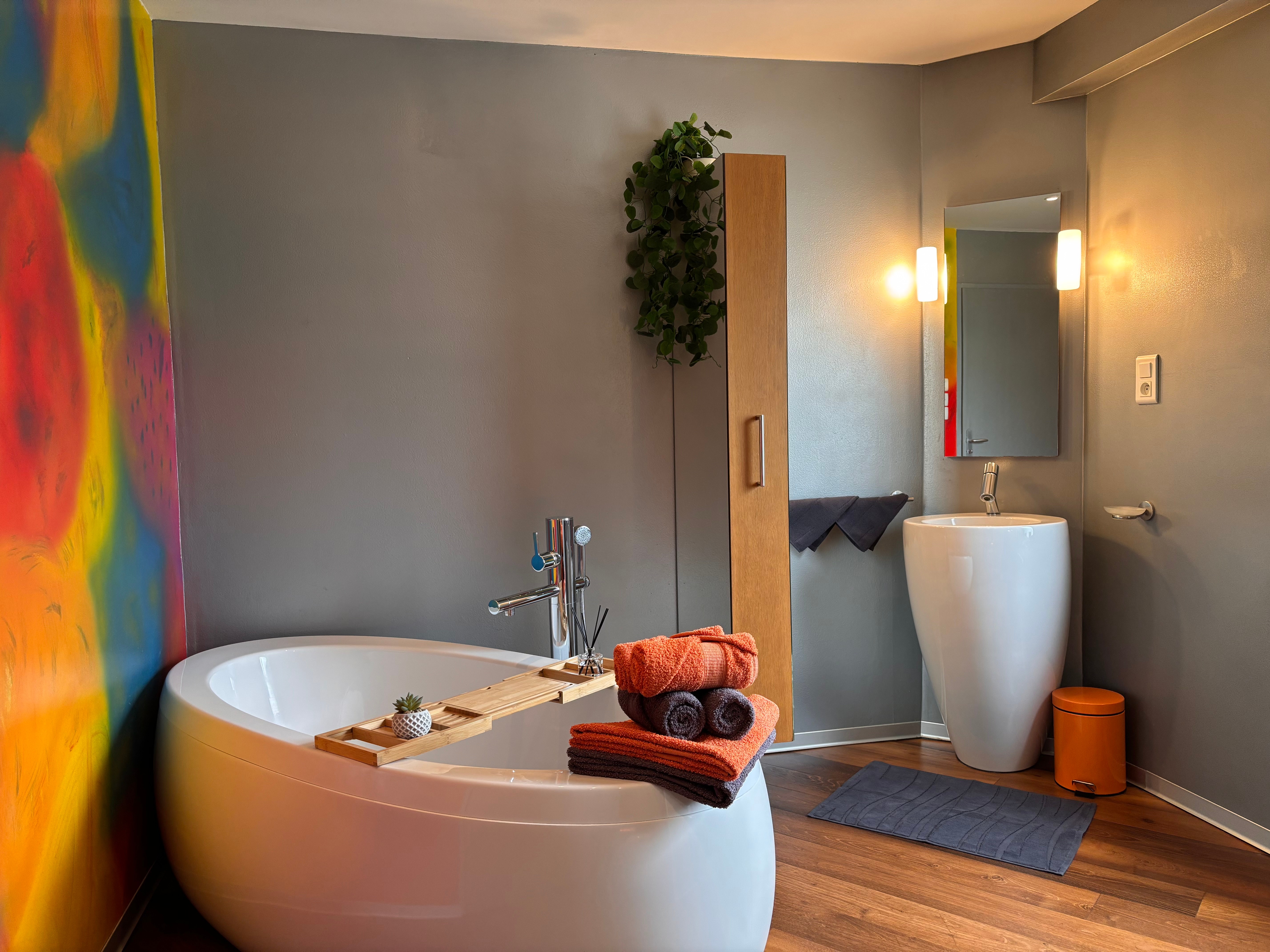 Bathroom with shower and bath - Gîte Le Pré de la Bresse, Cleurie, Vosges