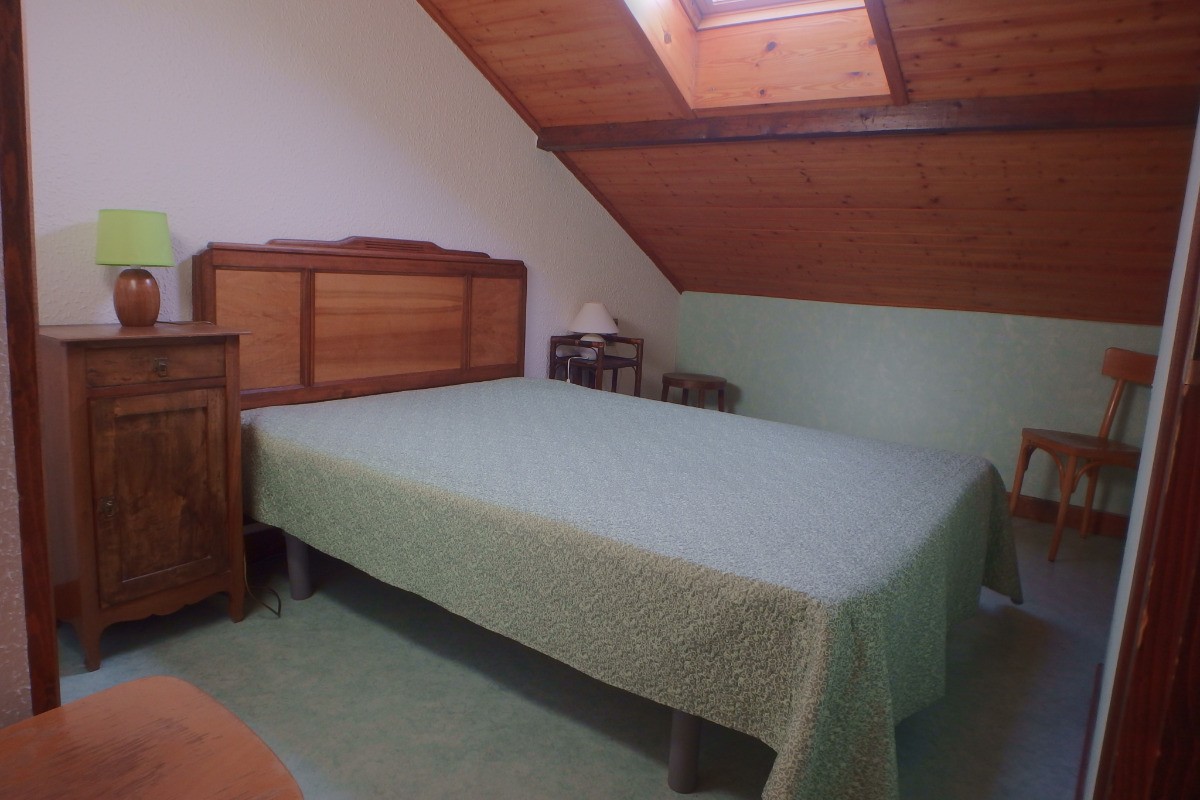chambre avec lit de 140