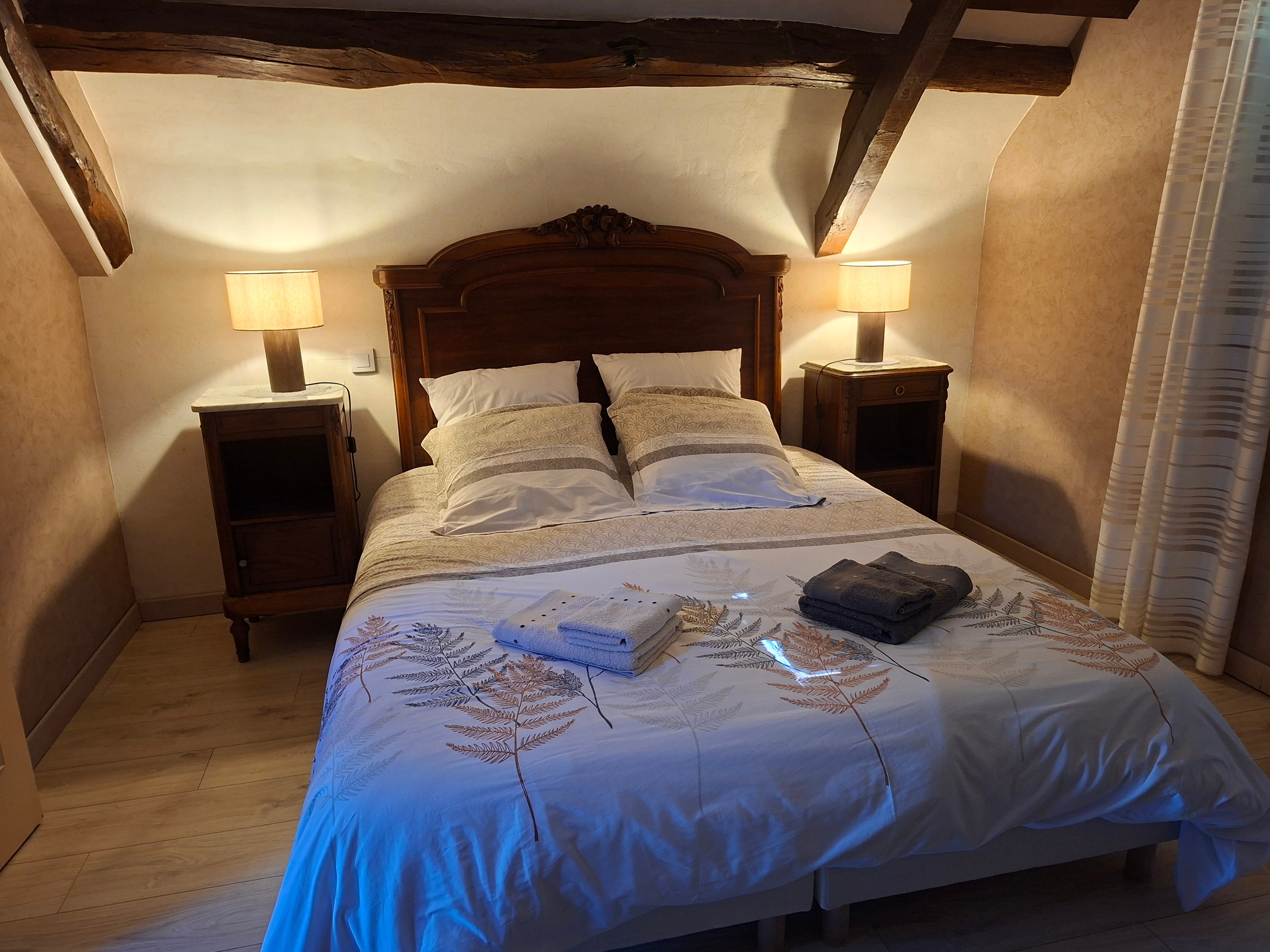 River-side room with sheets and towels