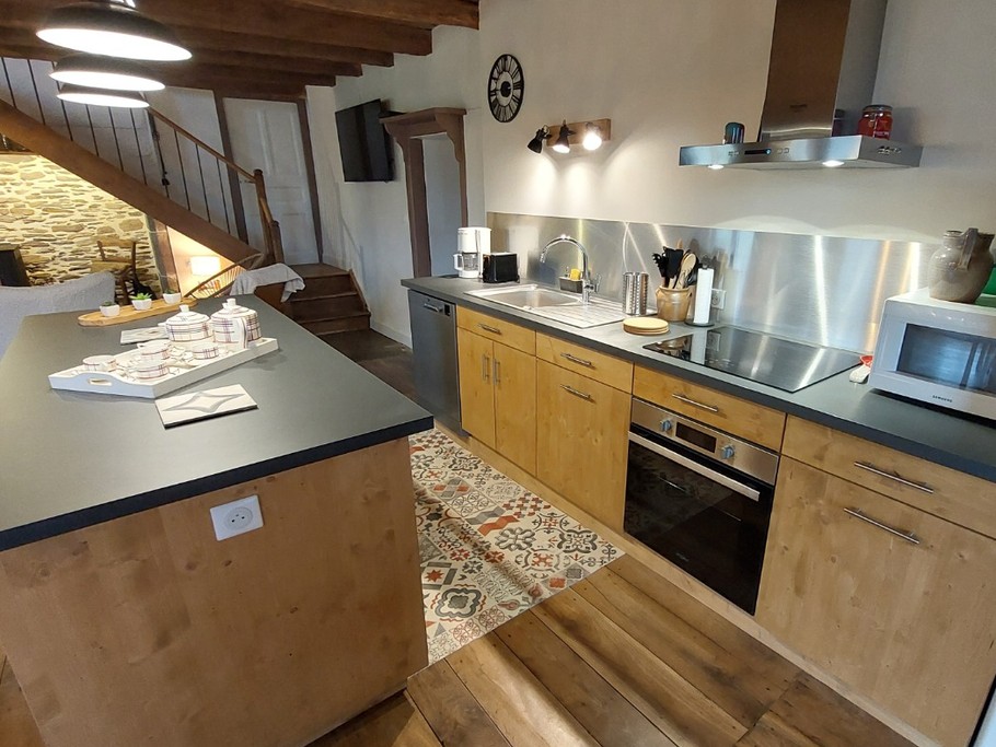 Cuisine moderne et chaleureuse avec ilot central