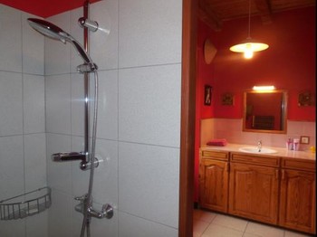 douche CHAMBRE D'HOTES LES CHATS HAUTE-VIENNE 87