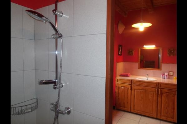 douche CHAMBRE D'HOTES LES CHATS HAUTE-VIENNE 87