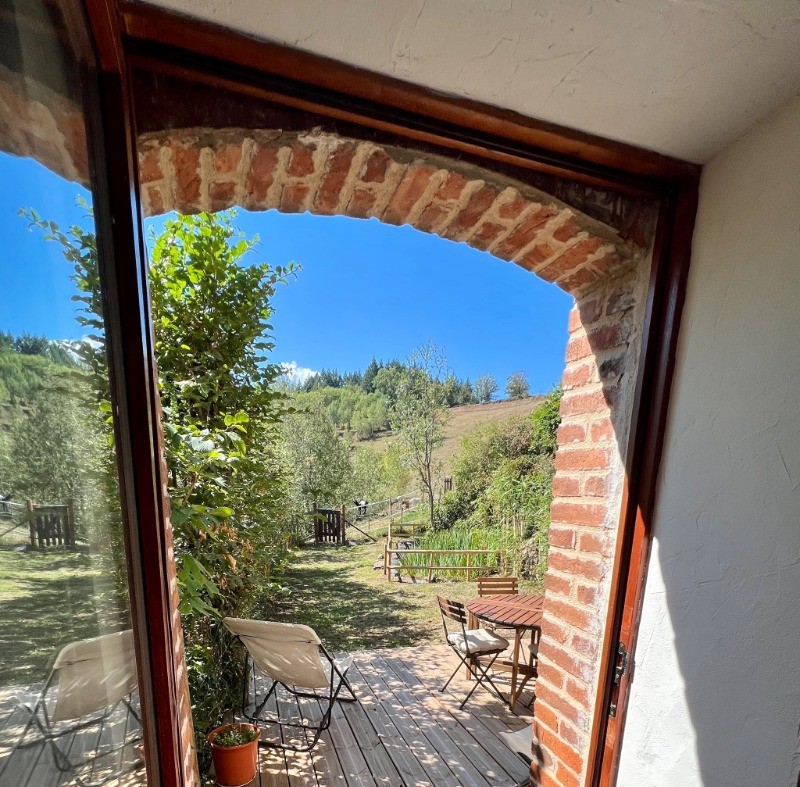 Porte d'entrée, vue sur la terrasse