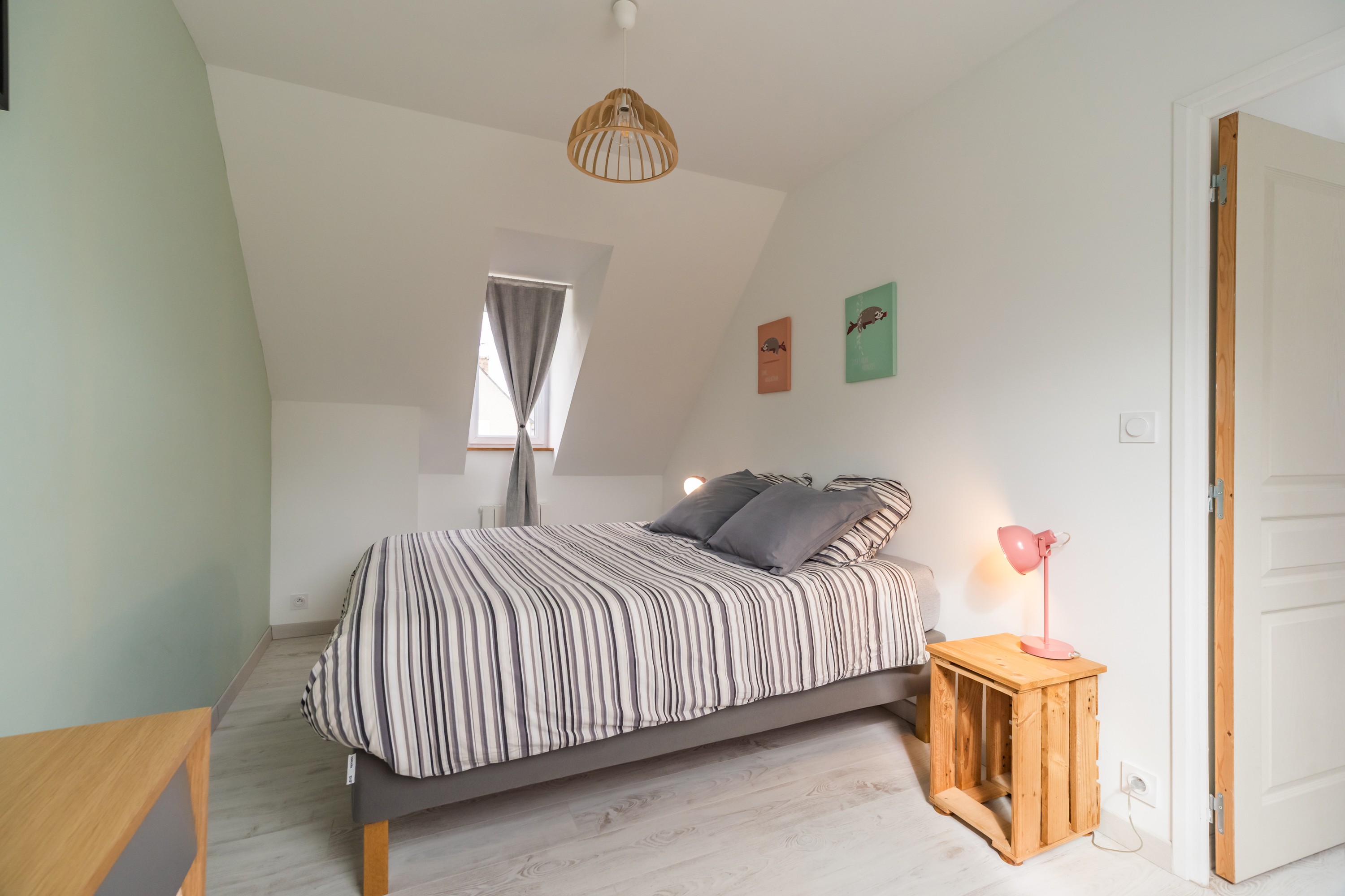 TROADEC holiday rentals Clévacances Trévou-Tréguignec, Trestel, Upstairs bedroom with a 160cm bed (2 x 80cm)