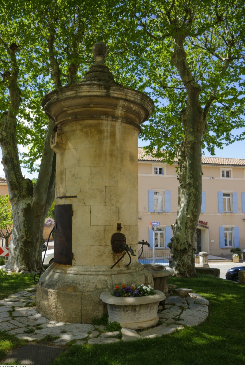 Fountain in the village of Robion