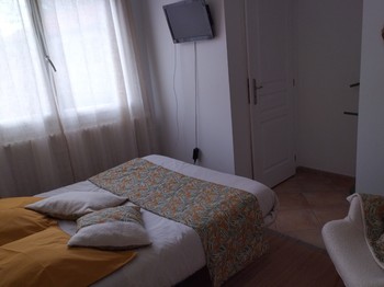 Confort nécessaire pour deux personnes. air conditionné - téléviseur - accès à Internet