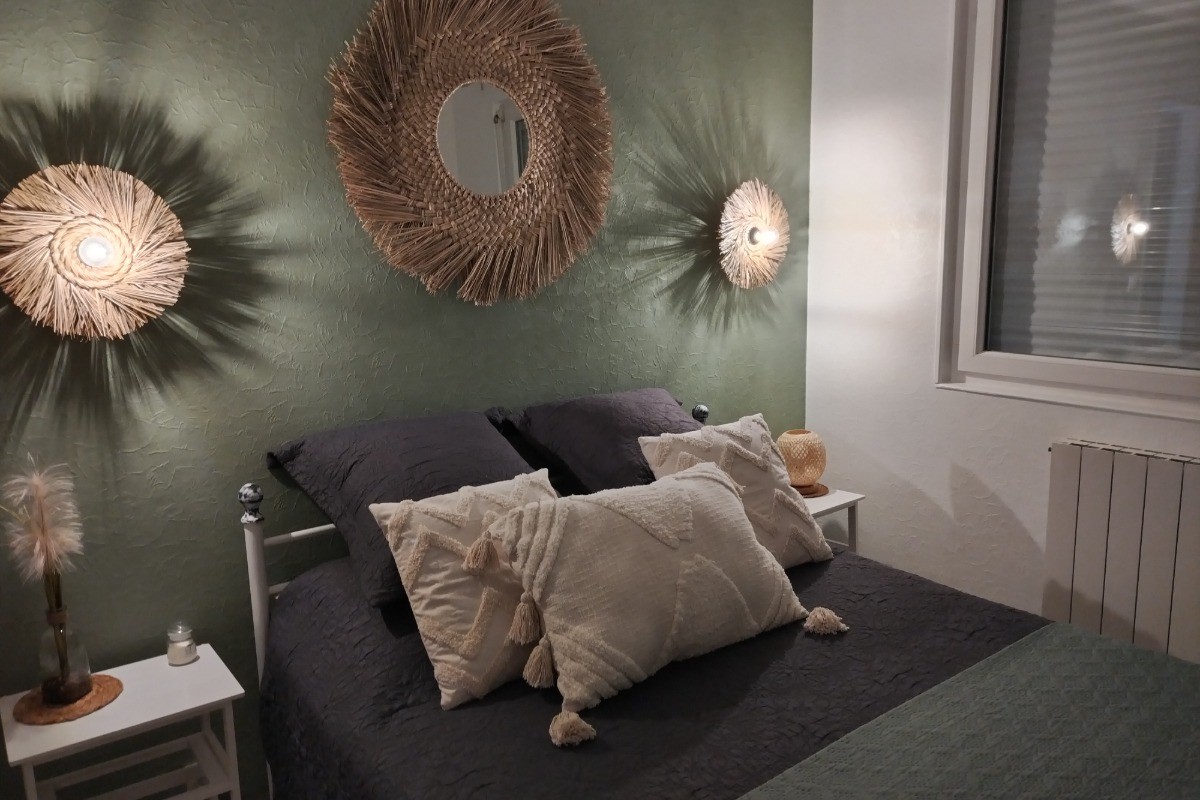 Chambre lit 140 cm.