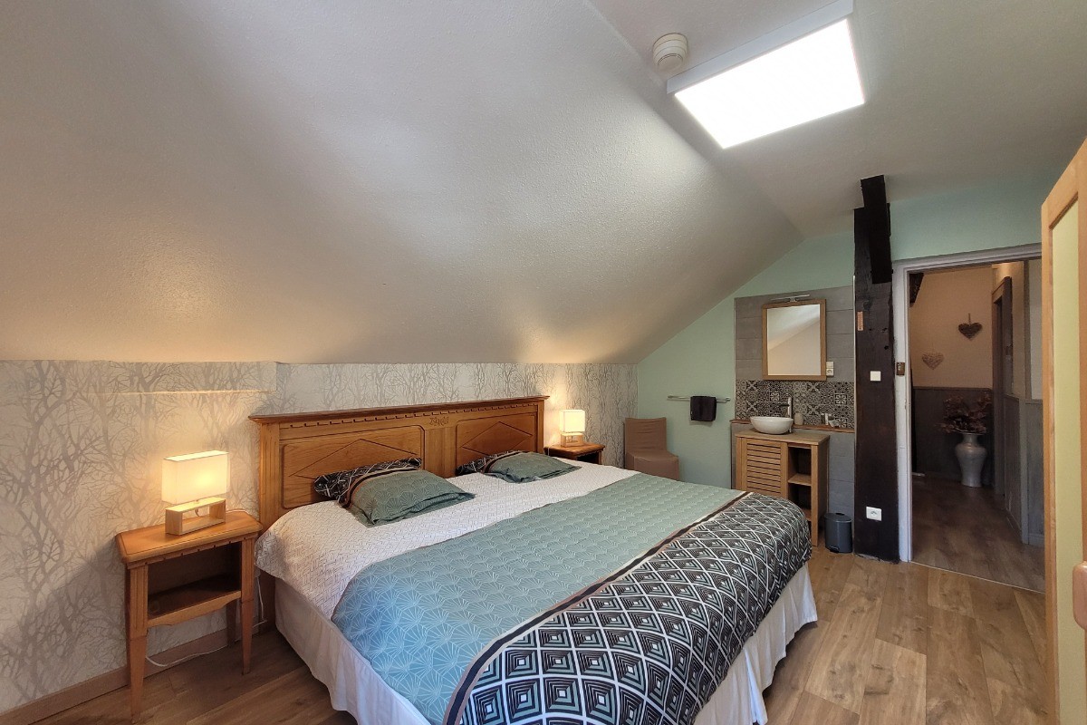 Chambre 2, lit king size - Gite PRIVATIF La Vosgienne SPA&amp;SAUNA proche Gérardmer