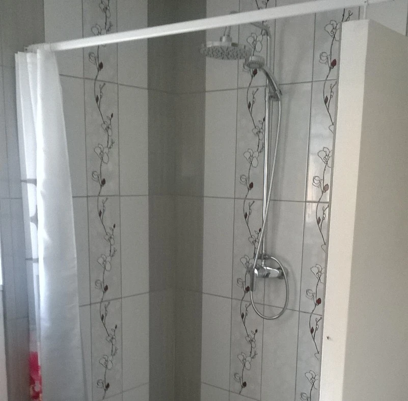 Douche à l'italienne au rez-de-chaussée