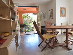 Le séjour vu de la chambre