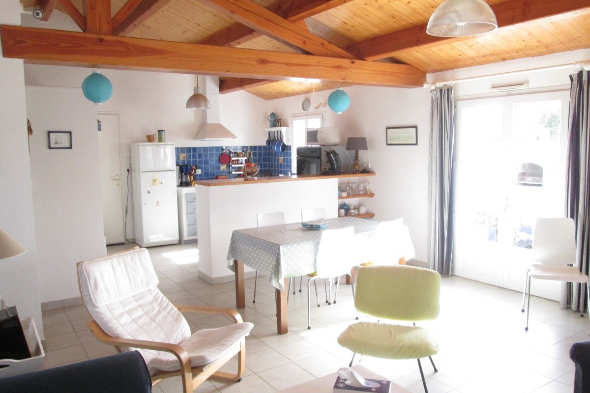 Salon/séjour et cuisine ouverte
