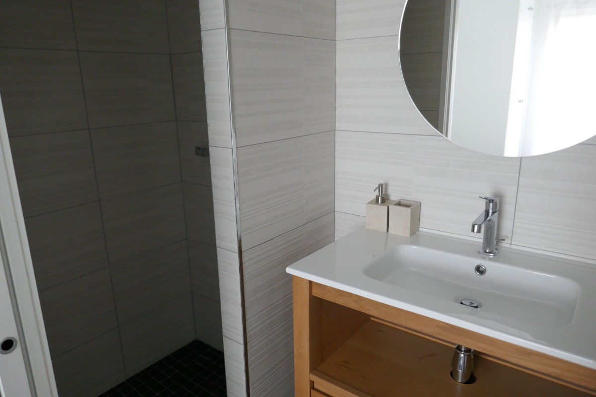 Salle d'eau attenante chambre 1