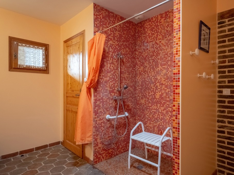 La salle de bains-toilettes