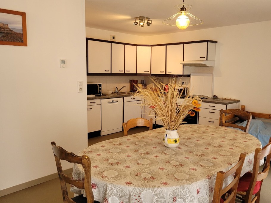 Clévacances - MAISON POUR 2 PERSONNES CENTRE ST CAST (5 minutes à pieds plage) COTES D'ARMOR - BRETAGNE - cuisine