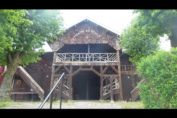 proche Théâtre du Peuple