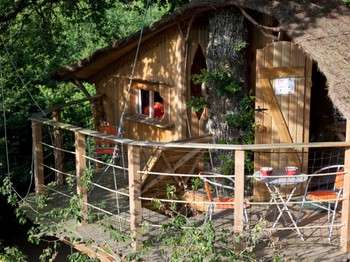 Cabane dans les arbres pour 4 personnes, Défi Planet, Dienné, Vienne