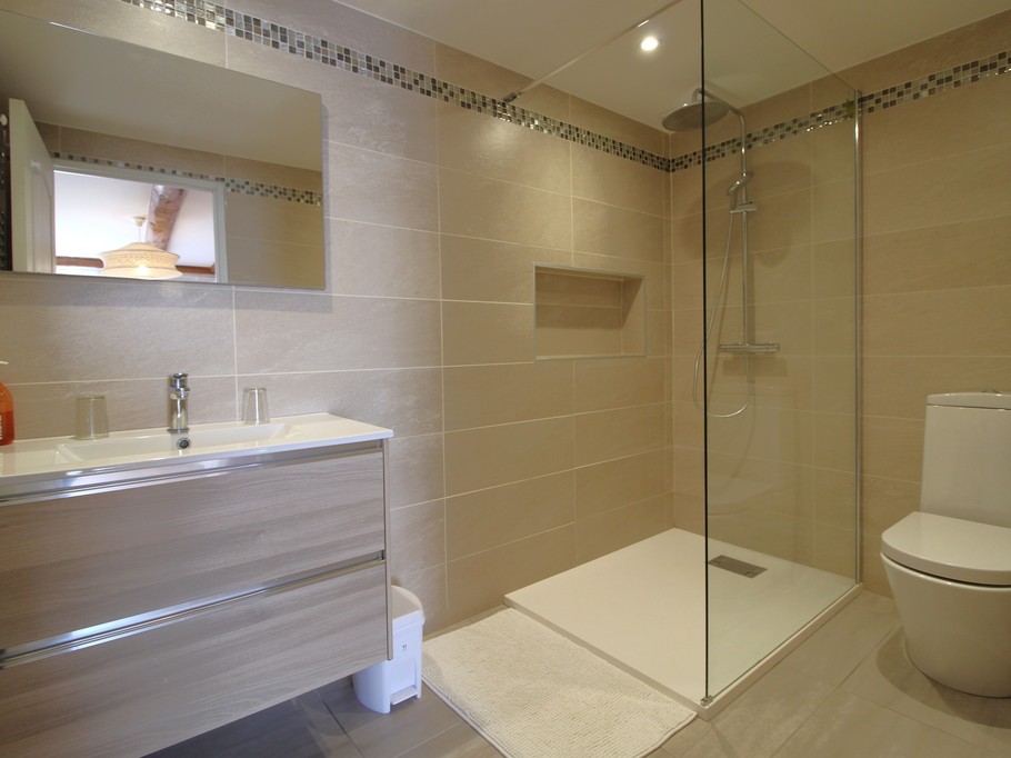 Salle d'eau avec toilettes - Maison d’Hôtes de Charme du XVIIIᵉ siècle, à Maizières