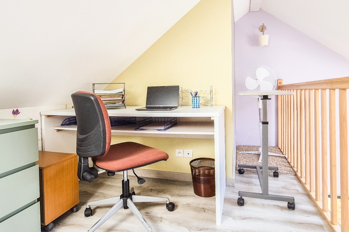 un espace bureau à l'étage pour le télétravail, au cas où...