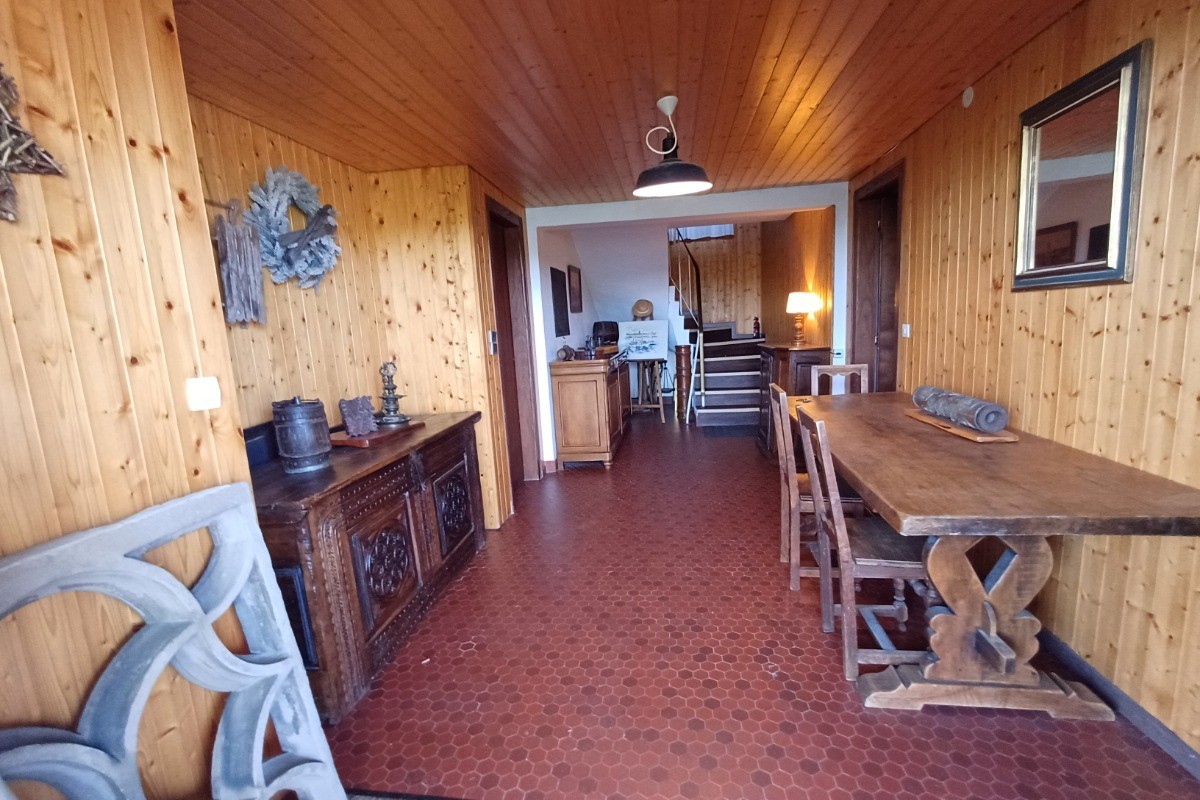 Entrée RdCh (à G.le garage, à D. la Ch. à Coucher 4/4