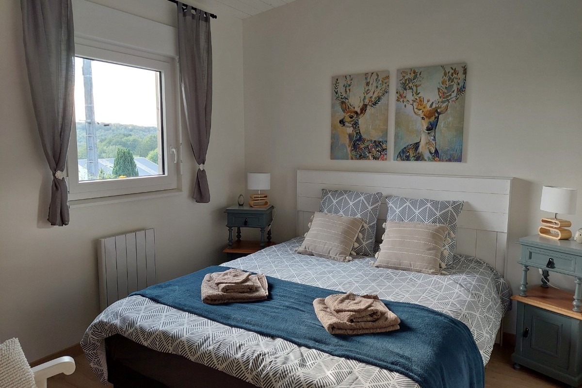 Une belle chambre (lit 160x200)parentale