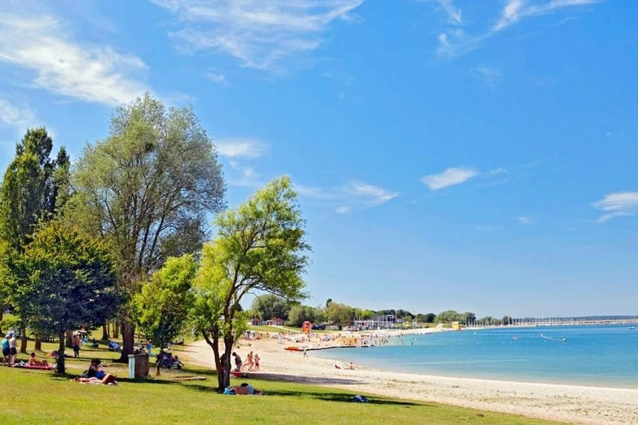 La plage de là forêt d'Orient