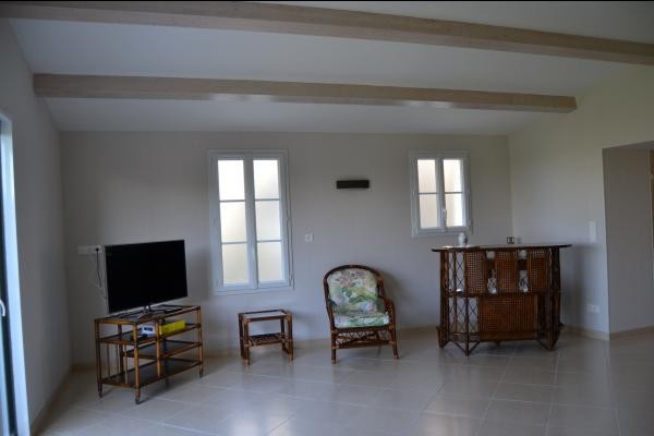 RDC Salon côté Bar Télévision - DVD, Gite du Chai accès PMR, pour 6 personnes, près de Royan, Charente maritime