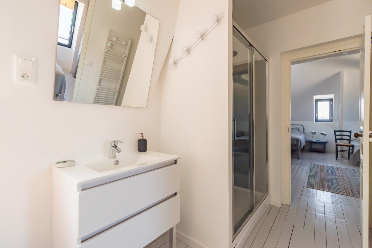 VILLA PERROSIENNE VUE MER - 12 personnes - PERROS-GUIREC - COTES D'ARMOR - BRETAGNE - SDB second étage Douche et table à langer