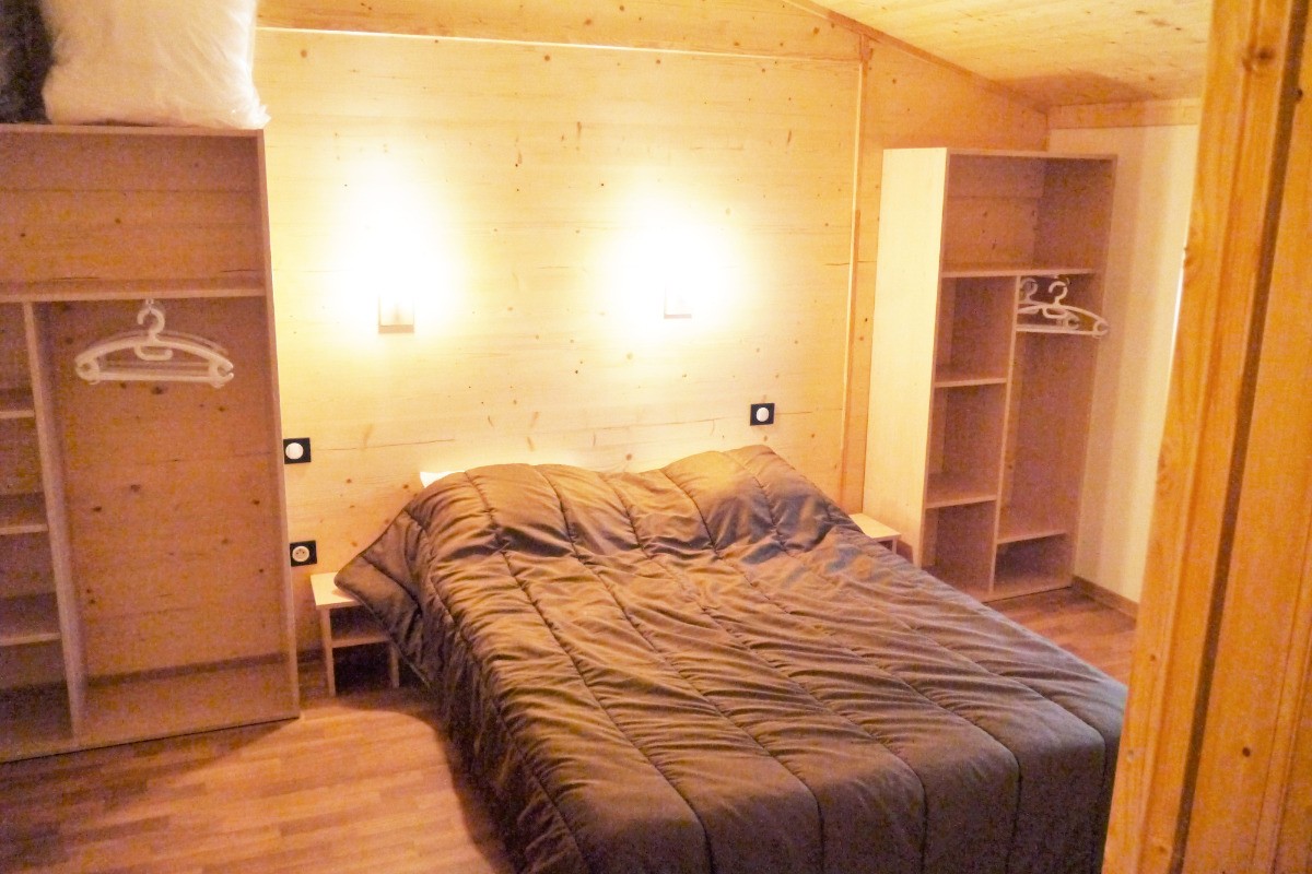 Chambre avec lit double