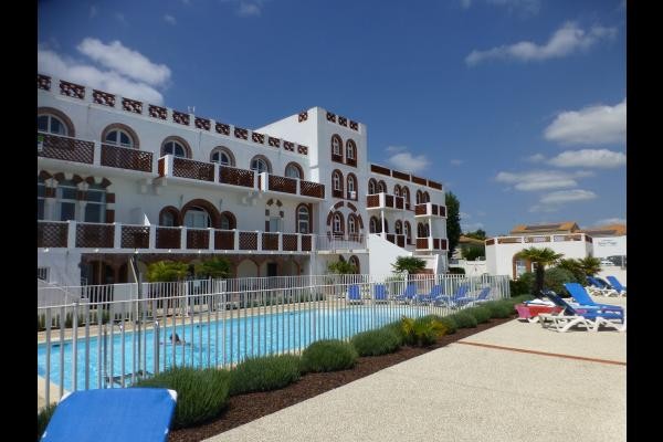 terrasse et piscine