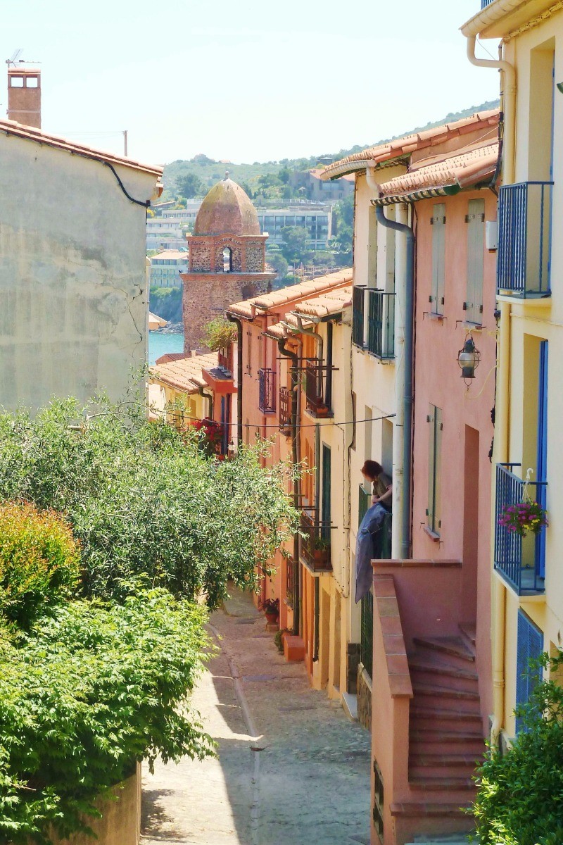 Moré district: Rue du Mirador