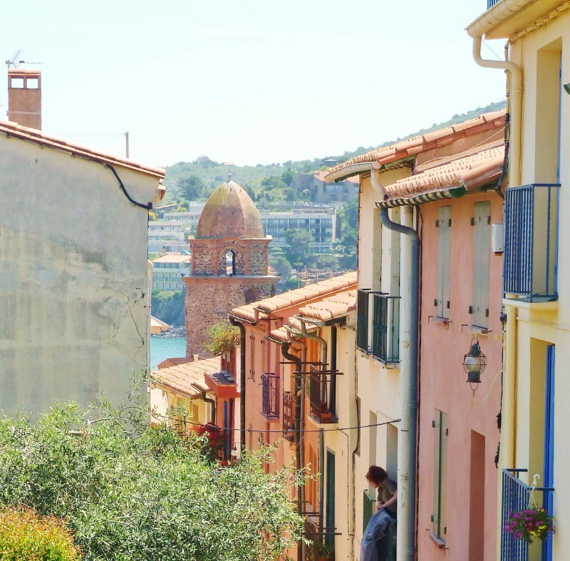 Moré district: Rue du Mirador
