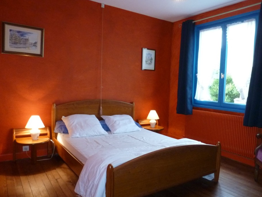 Deuxième chambre au premier étage (lit 140)