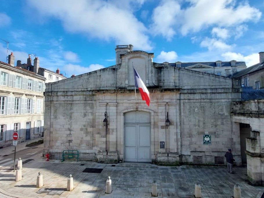 Vue de l'appartement "Chez Steph" avec terrasse ensoleillée, 2e étage, Coeur de ville La Rochelle pour 4 personnes, Charente maritime