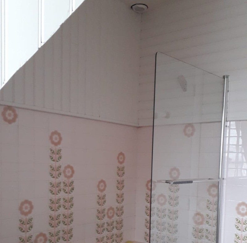 Salle de bain avec vue jardin