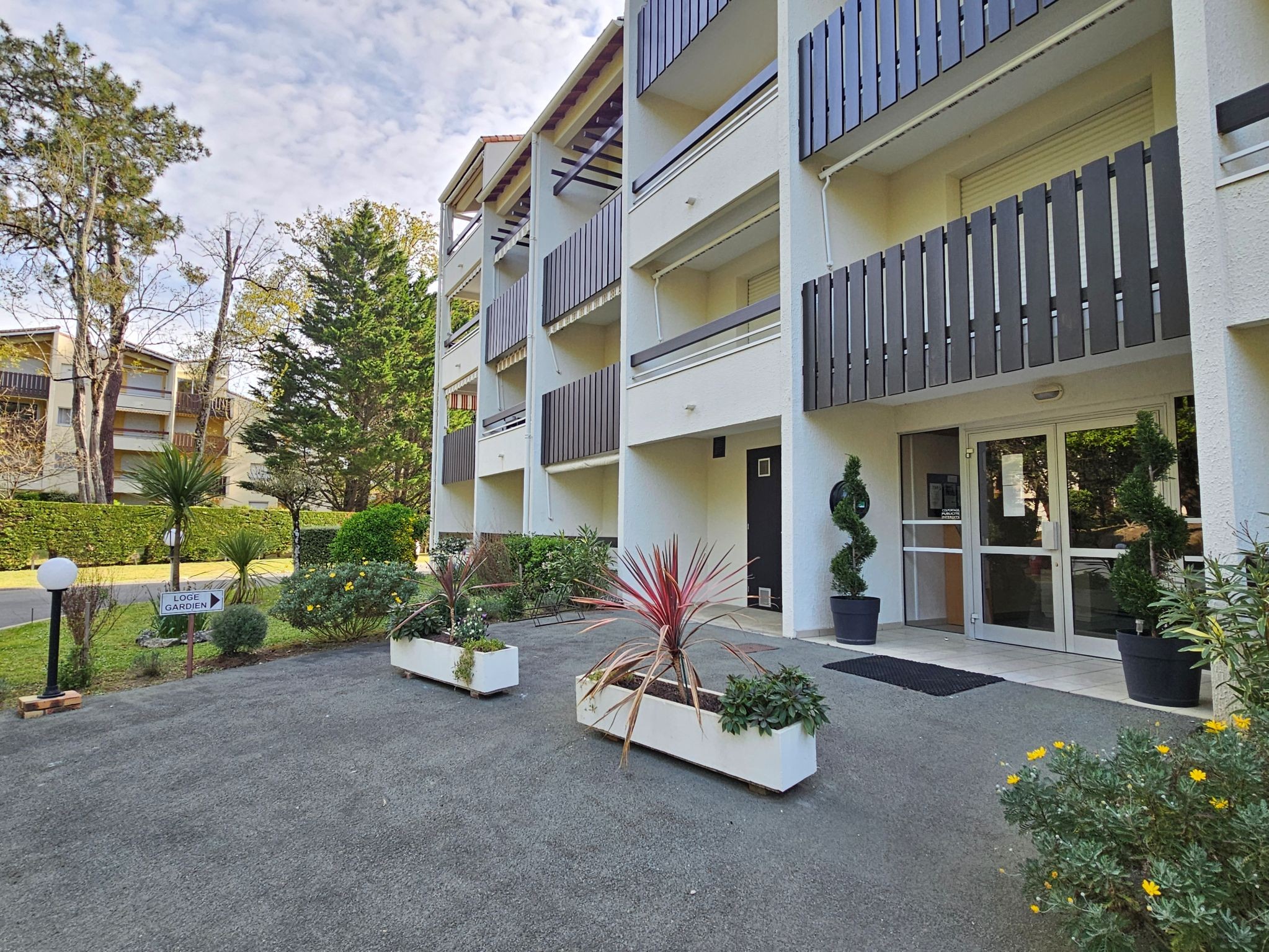 Studio pour 2 à 4 personnes à 150 mètres de la grande plage de St Georges de Didonne, dans une résidence avec un terrain de tennis et 2 boulodromes,  en Charente maritime