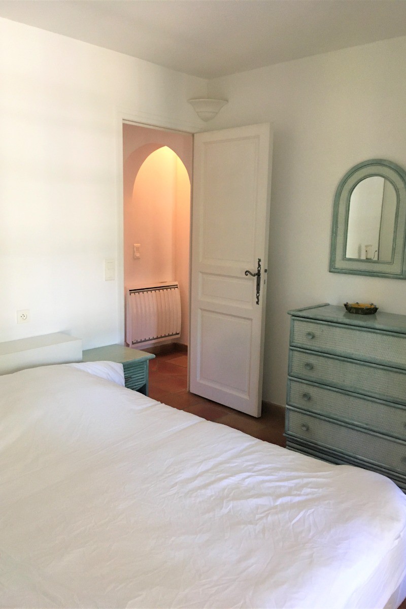 Chambre 1 (2/2)