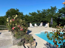 Piscine et solarium