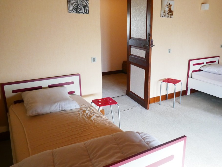 Chambre 4 avec deux lits en 90 à l'étage